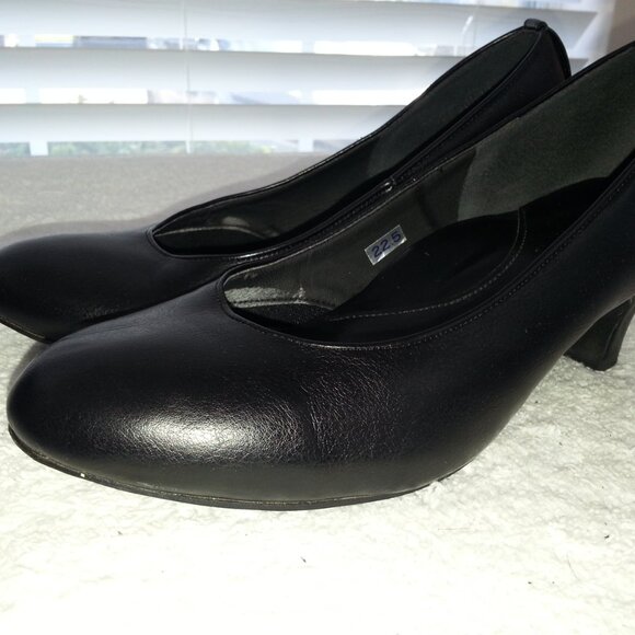 Velikoko Japanese Black Waitress Pumps High Heels Worn - Picture 5 of 14